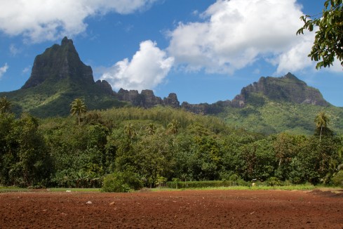 Interior shot of lush land & beautiful mountains, Moorea, 9/26/14